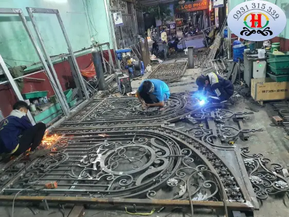 sản xuất lắp đặt cửa sắt đồng nai