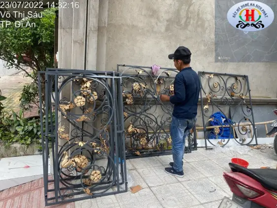Làm khung bảo vệ cho nhà phố Dĩ An