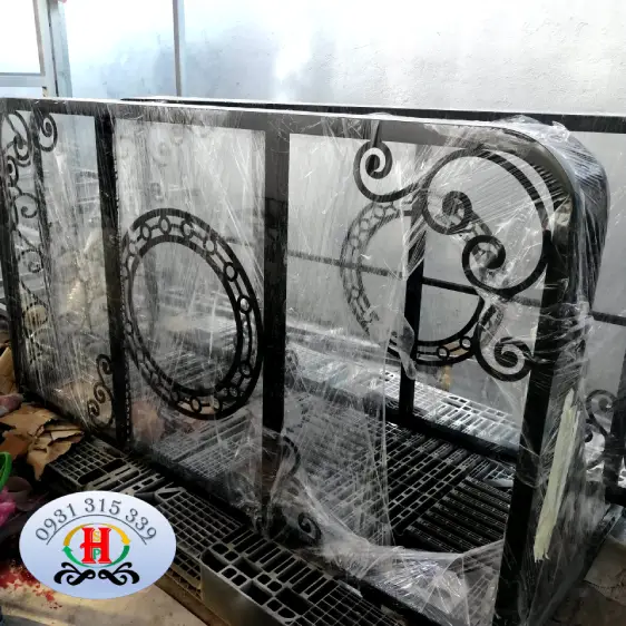 DỰ ÁN SẮT MỸ NGHỆ TPHCM Gia công mái kính cho nhà phố quận 12