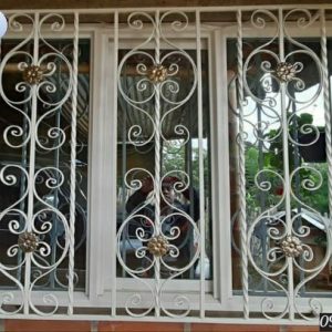 Cửa sổ có khung bảo vệ đẹp hà sơn phát 009