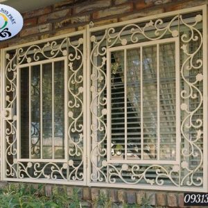 Cửa sổ có khung bảo vệ đẹp hà sơn phát 010