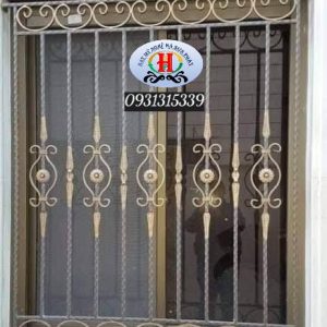 khung bảo vệ cửa lùa bằng sắt đẹp hà sơn phát 002